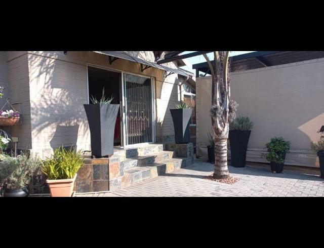 3 BEDROOM PROPERTY TO RENT IN HURLYVALE